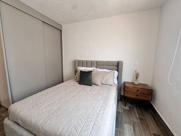 CASA EN RENTA TOTALMENTE AMUEBLADA, EN BOSQUES DEL DORADO ELITE, AL SUR DE LA CD DE LEON GTO