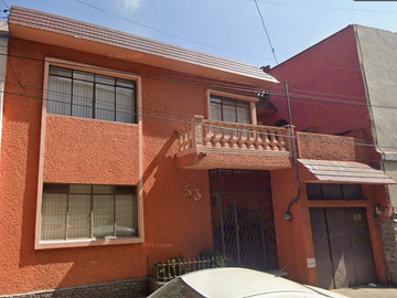 CASA EN REMATE, UBICADA EN SAN PEDRO DE LOS PINOS, BENITO JUÁREZ