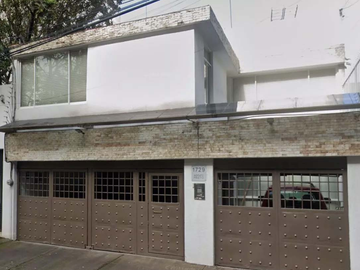 CASA EN ACACIAS, BENITO JUÁREZ, EN REMATE