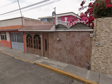CASA EN VENTA EN LA COLONIA VILLA DE LAS FLORES PRIMERA SECCION, COACALCO / EDOMEX