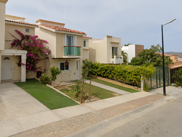 CASA EN VENTA EN COLINAS PLUS SAN JOSE DEL CABO !!!!!