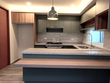 RENTA DE CASA EN ANGELOPOLIS, EN RINCON DE SAN MARTINITO, 4 RECAMARAS CON BAÑO ,SALA COMEDOR,  2 CAJONES DE ESTACIONAMIENTO TECHADOS. ROOF GARDEN.