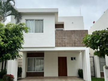 CASA EN PUERTO VALLARTA, SUPER AMPLIA, ACABADOS DE LUJO, CUENTA CON TODOS LOS SERVICIOS Y AMENIDADES.