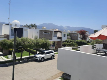 CASA EN PUERTO VALLARTA, SUPER AMPLIA, ACABADOS DE LUJO, CUENTA CON TODOS LOS SERVICIOS Y AMENIDADES.