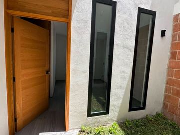 Casa Totalmente Nueva y Céntrica - con Habitación en Pb y Depa Para Rentar.