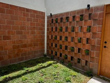 Casa Totalmente Nueva y Céntrica - con Habitación en Pb y Depa Para Rentar.
