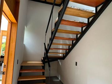 Casa Totalmente Nueva y Céntrica - con Habitación en Pb y Depa Para Rentar.