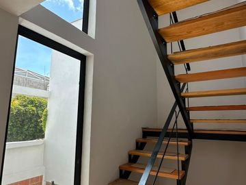 Casa Totalmente Nueva y Céntrica - con Habitación en Pb y Depa Para Rentar.