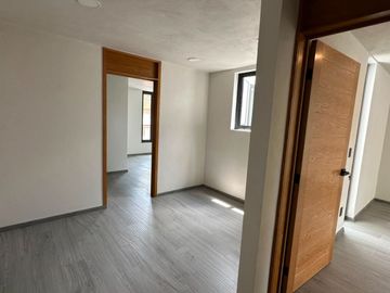 Casa Totalmente Nueva y Céntrica - con Habitación en Pb y Depa Para Rentar.