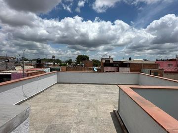 Casa Totalmente Nueva y Céntrica - con Habitación en Pb y Depa Para Rentar.