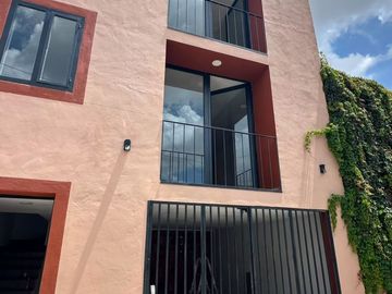 Casa Totalmente Nueva y Céntrica - con Habitación en Pb y Depa Para Rentar.