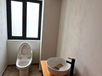 Casa Totalmente Nueva y Céntrica - con Habitación en Pb y Depa Para Rentar.