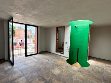 Casa Totalmente Nueva y Céntrica - con Habitación en Pb y Depa Para Rentar.