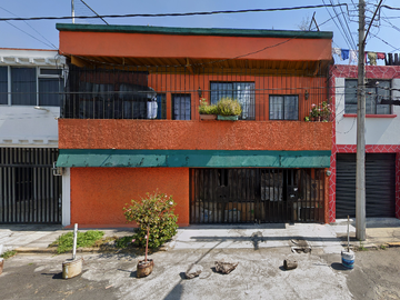 NO LO PIENSES MÁS Y  APARTALA HOY, EN VENTA  ENORME CASA DE EL SIFÓN IZTAPALAPA CDMX