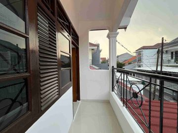 dijual rumah siap huni dalam komplek di Pondok Bambu Duren Sawit Jakarta