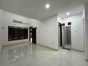 dijual rumah siap huni dalam komplek di Pondok Bambu Duren Sawit Jakarta