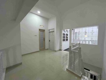 dijual rumah siap huni dalam komplek di Pondok Bambu Duren Sawit Jakarta