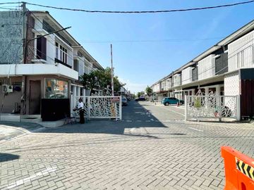 airport village jual sewa rumah strategis depan gerbang utama nol jalan Raya bypass Juanda cocok juga buat usaha