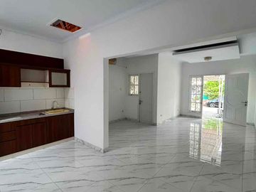 Jual Rumah Dua Lantai Baru Renov Kota Wisata Cibubur