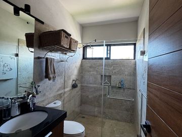 RENTA CASA CON ELEVADOR EN EL CAMPANARIO QUERÉTARO