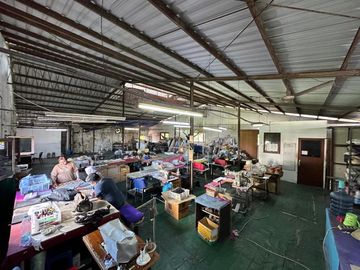 Bangunan Komersial di Ahmad Yani Surabaya luas 322m2 & bangunan 642m2 bangunan loss bisa gudang & pabrik, lokasi dekat royal plaza, Mal Trans Icon