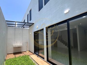 Casa nueva  con 3 recámaras y jardín en Boca del Río, Veracruz
