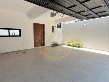 Casa nueva  con 3 recámaras y jardín en Boca del Río, Veracruz