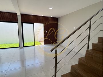 Casa nueva  con 3 recámaras y jardín en Boca del Río, Veracruz