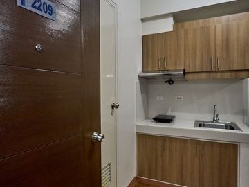 101XAVIERVILLE22XX: For Rent Fully Furnished Studio with Balcony (Cityland 101 Xavierville)