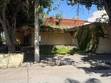 Providencia en esquina 1.147 m2 en calle Ontario.
