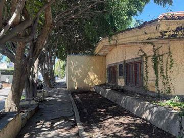 Providencia en esquina 1.147 m2 en calle Ontario.