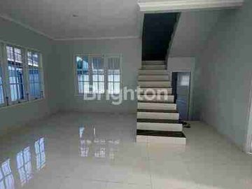 DIJUAL RUMAH CANTIK DENGAN HALAMAN BESAR SIAP HUNI  LOKASI BUMI NIRWANA