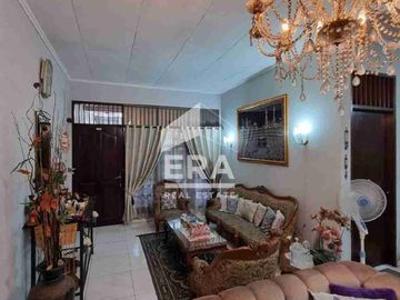 Rumah Besar di Pejaten Barat