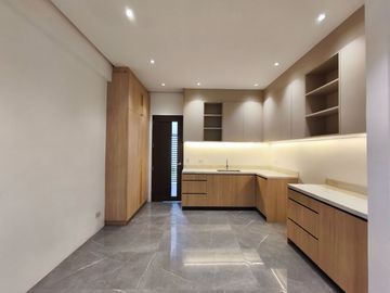 For Sale!! 3 Storey Townhouse with 4 Bedrooms Locate in Brgy Project 8 Quezon City-JV2