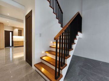 For Sale!! 3 Storey Townhouse with 4 Bedrooms Locate in Brgy Project 8 Quezon City-JV2