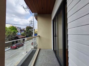 For Sale!! 3 Storey Townhouse with 4 Bedrooms Locate in Brgy Project 8 Quezon City-JV2