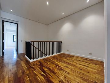 For Sale!! 3 Storey Townhouse with 4 Bedrooms Locate in Brgy Project 8 Quezon City-JV2