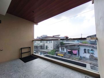 For Sale!! 3 Storey Townhouse with 4 Bedrooms Locate in Brgy Project 8 Quezon City-JV2