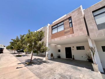 CASA AMUEBLADA Y EQUIPADA, 3 RECÁMARAS, ROOF GARDEN Y MÁS! ZIBATÁ, Qro.
