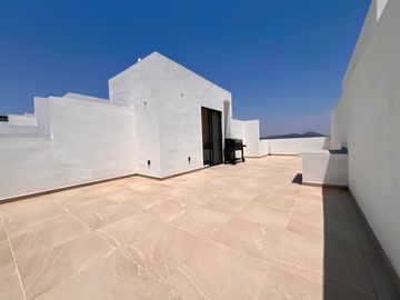 CASA AMUEBLADA Y EQUIPADA, 3 RECÁMARAS, ROOF GARDEN Y MÁS! ZIBATÁ, Qro.