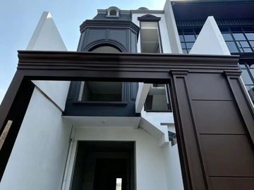 ZN139 Rumah Mewah 3 Lantai American Classic Cempaka Putih Jakarta Pusat
