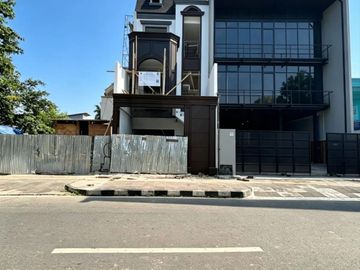 ZN139 Rumah Mewah 3 Lantai American Classic Cempaka Putih Jakarta Pusat