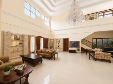 Dijual Rumah Mewah Luas Cantik Semi Furnished Lokasi Strategis Dekat Mall Grand Indonesia di Jakpus Nd 18424