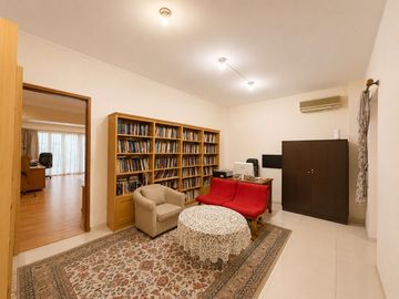 Dijual Rumah Mewah Luas Cantik Semi Furnished Lokasi Strategis Dekat Mall Grand Indonesia di Jakpus Nd 18424