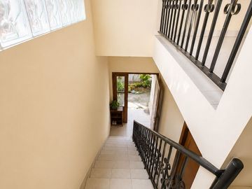 Dijual Rumah Mewah Luas Cantik Semi Furnished Lokasi Strategis Dekat Mall Grand Indonesia di Jakpus Nd 18424
