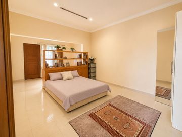 Dijual Rumah Mewah Luas Cantik Semi Furnished Lokasi Strategis Dekat Mall Grand Indonesia di Jakpus Nd 18424