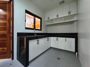 Tandang Sora 3 Storey Townhouse For Sale with 4 Bedrooms near Mindanao Avenue Quezon City SD