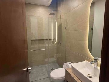 Casa en Venta en clouster con excelentes vistas , con Alberca y Gym