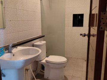 Rumah Minimalis di Cinere 2 Lantai Taman Depan Belakang Siap Huni