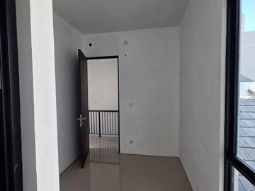 Dijual Cepat Rumah 2 Lantai di Citra Garden Puri. Harga Termurah